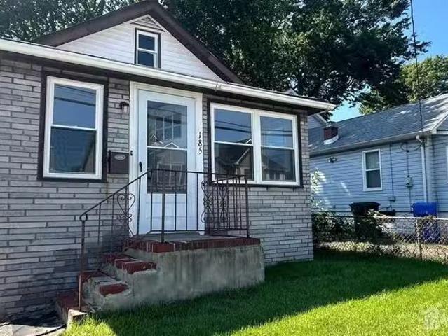 House for rent in Edison