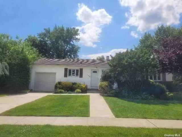 House for rent in Hicksville