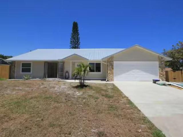 House for rent in Sebastian