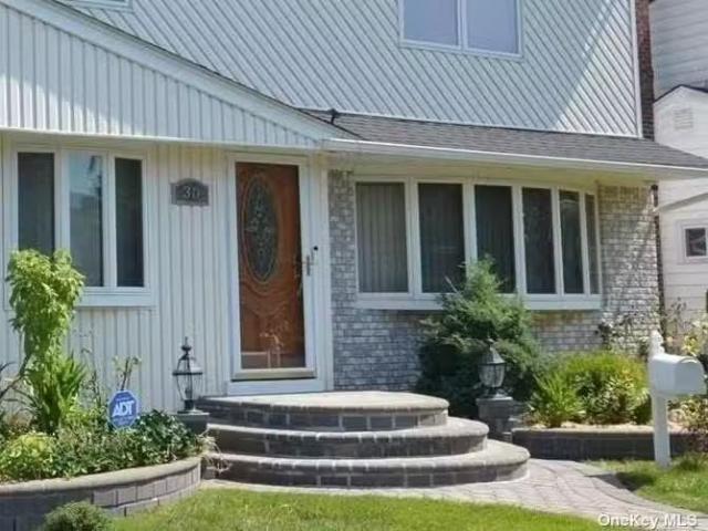 House for rent in Hicksville