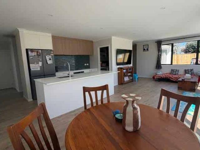House for rent in Paraparaumu Beach, Wellington
