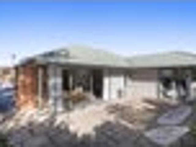 House for sale in Chaslands, Canterbury