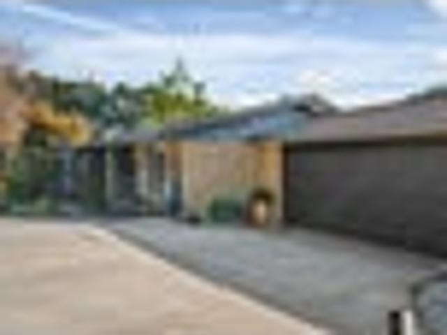 House for sale in Oratia