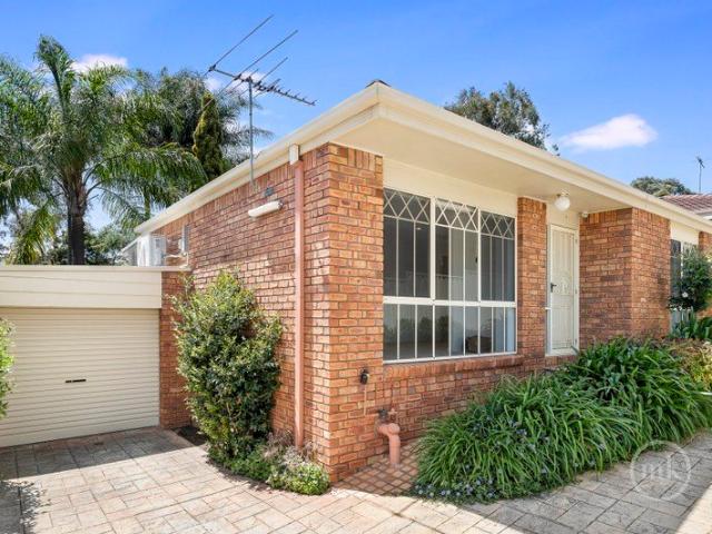 Villa for sale in Viewbank, Melbourne