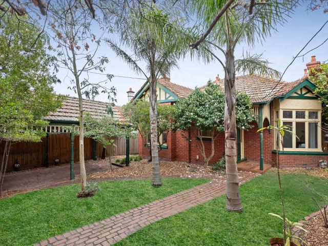 House for sale in Caulfield North