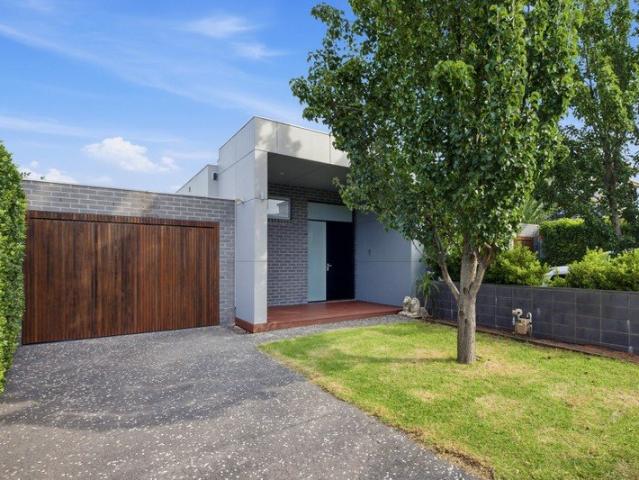 Townhouse for sale in Camerons Creek, Victoria