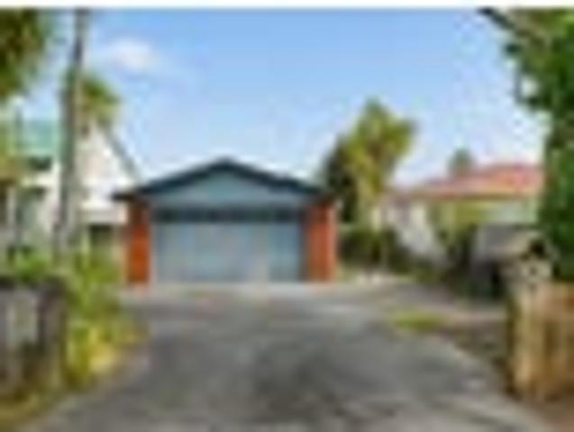 House for sale in Blockhouse Bay, Oroua County