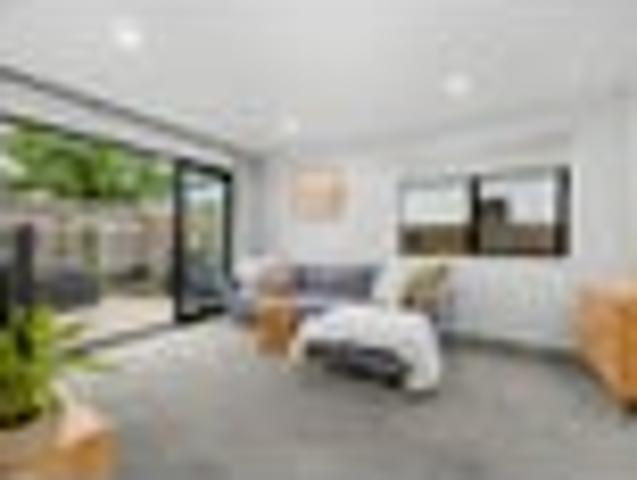 House for sale in Oratia