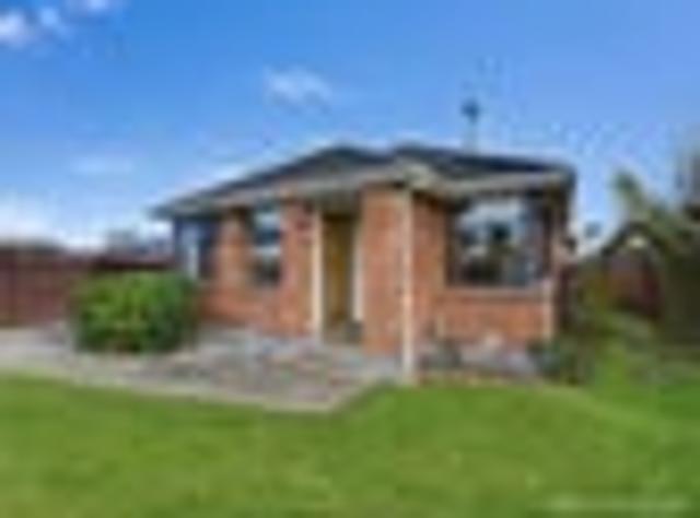House for sale in Chaslands, Canterbury