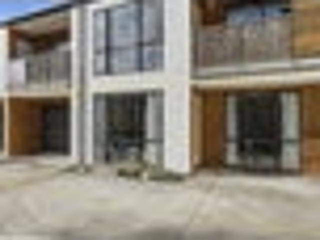 Townhouse for sale in Heathcote, Canterbury