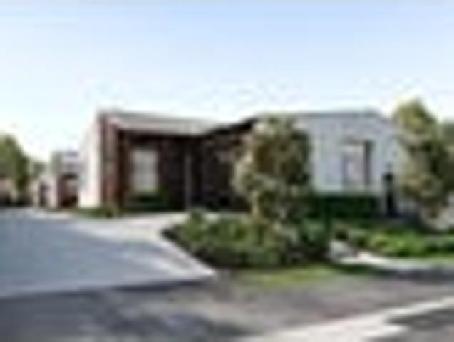 Townhouse for sale in Chaslands, Canterbury