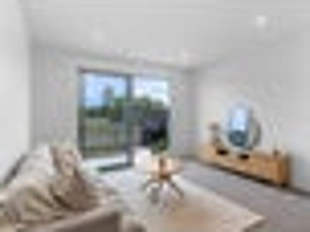 Townhouse for sale in Chaslands, Canterbury