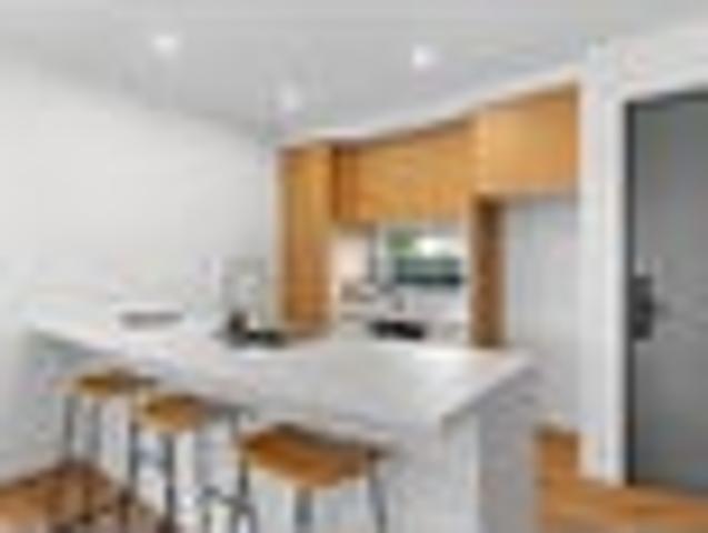 Townhouse for sale in Chaslands, Canterbury