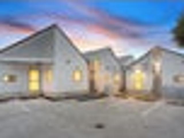 Townhouse for sale in Chaslands, Canterbury