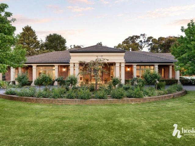 House for sale in Park Orchards, Melbourne
