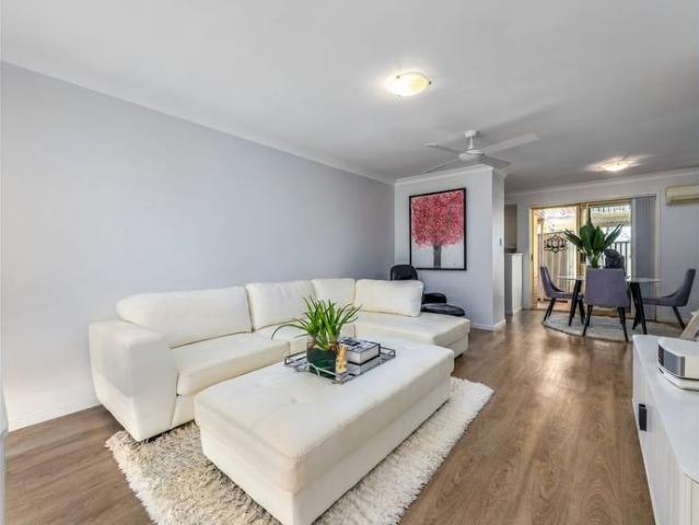 Townhouse for rent in Labrador, Gold Coast City