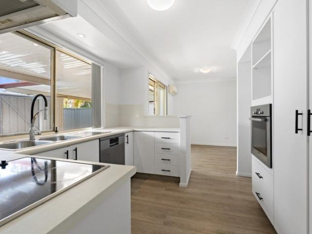 Townhouse for rent in Labrador, Gold Coast City