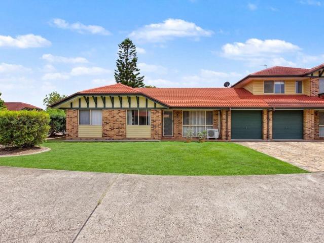 Villa for sale in Benowa, Gold Coast City