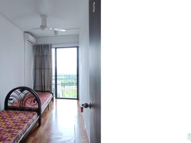 Room for rent in Petaling, Alam Impian