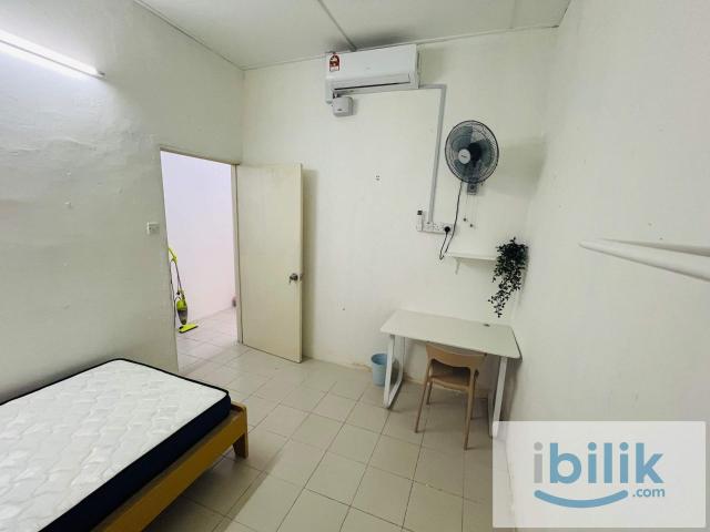 Room for rent in Petaling, Alam Impian