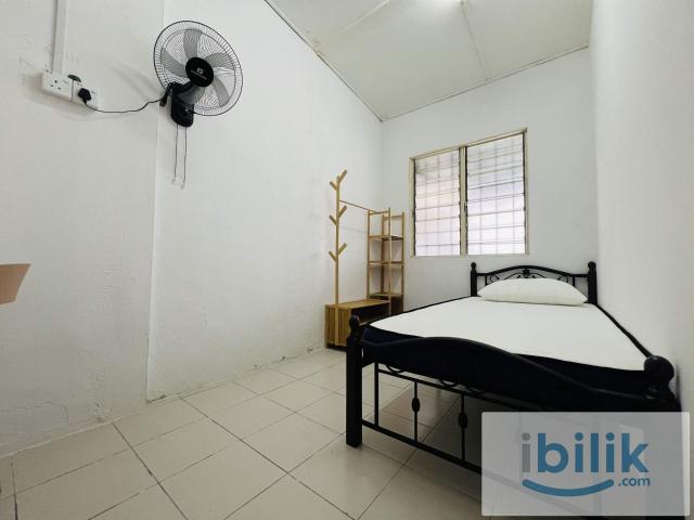 Room for rent in Petaling, Alam Impian
