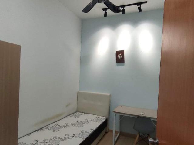 Room for rent in Petaling, Alam Impian