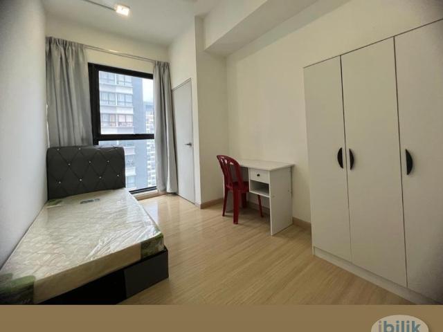 Room for rent in Petaling, Alam Impian