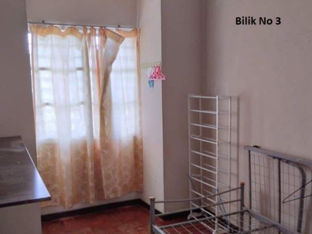 Room for rent in Petaling, Alam Impian