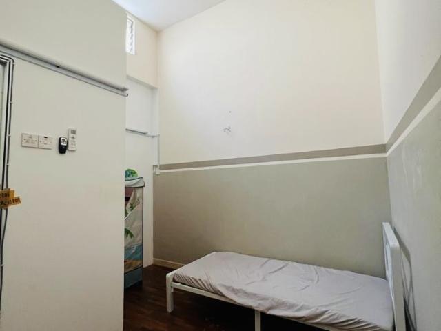 Room for rent in Petaling, Alam Impian