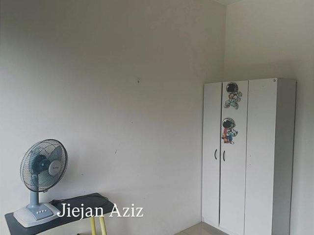 Room for rent in Petaling, Alam Impian