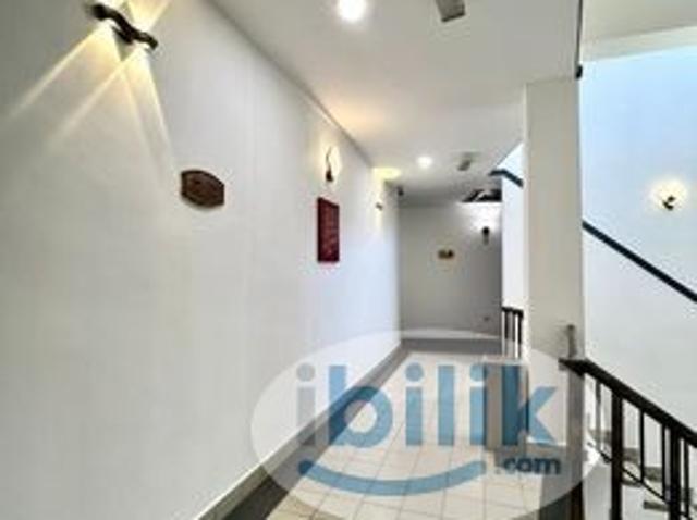 Room for rent in Petaling, Alam Impian