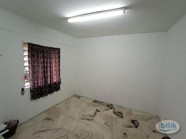 Room for rent in Petaling, Alam Impian