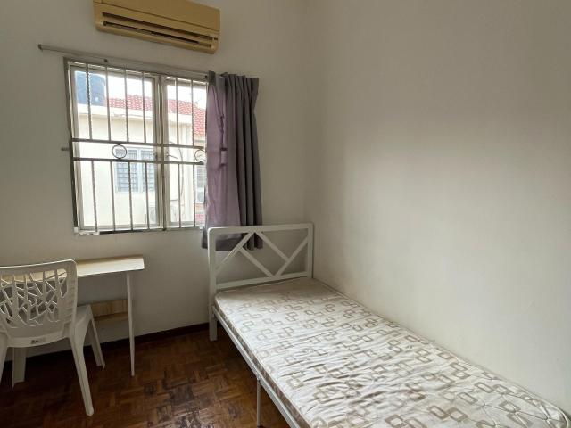 Room for rent in Petaling, Alam Impian