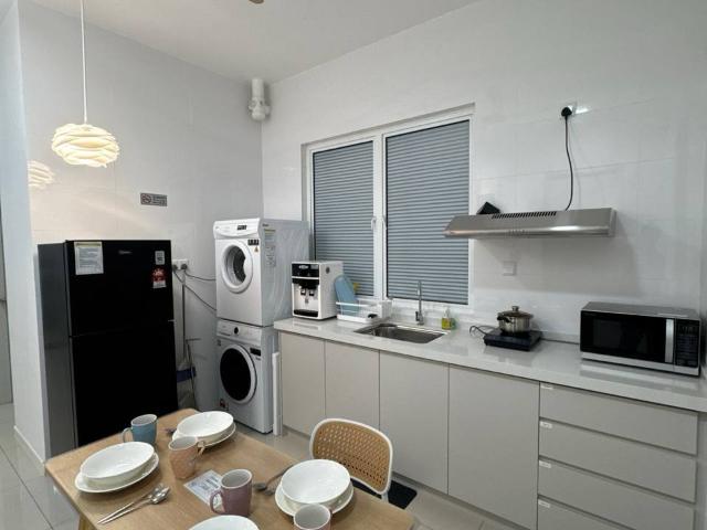 Room for rent in Petaling, Alam Impian
