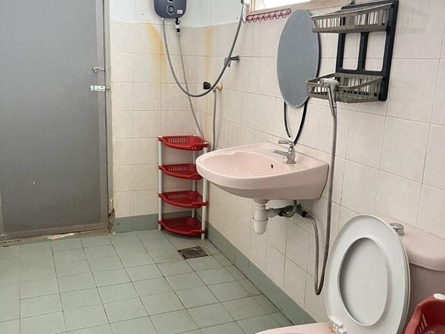 Room for rent in Petaling, Alam Impian