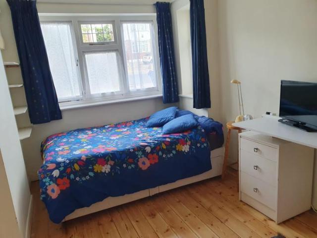 Room for rent in New Southgate, Greater London