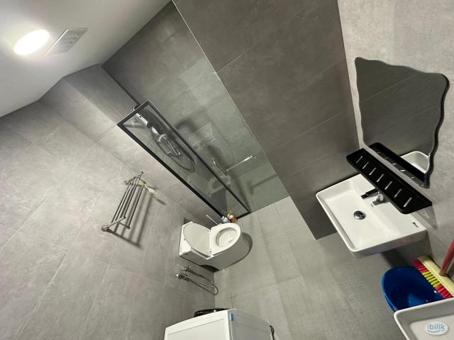 Room for rent in Kampung Bakar Batu, Johor Bahru