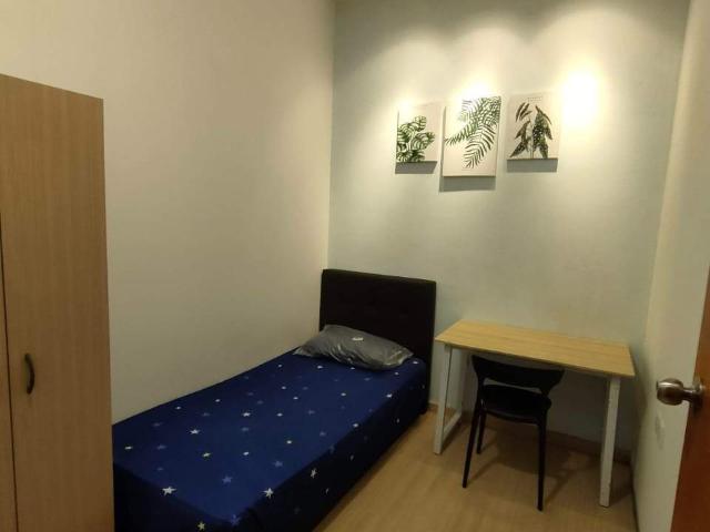 Room for rent in Petaling, Alam Impian