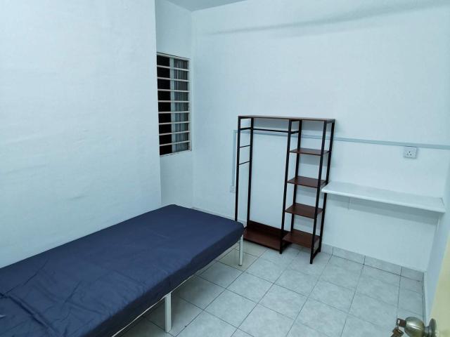 Room for rent in PJU 8, Petaling Jaya