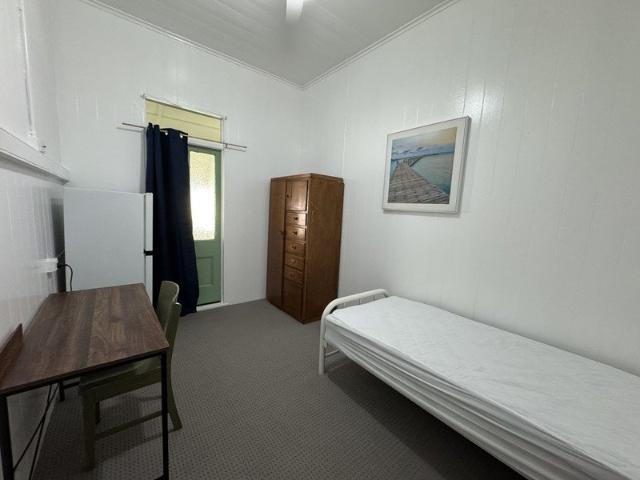 Granny Flat for rent in Shorncliffe, City of Brisbane