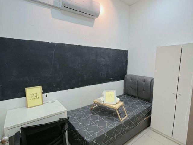 Room for rent in Petaling, Alam Impian