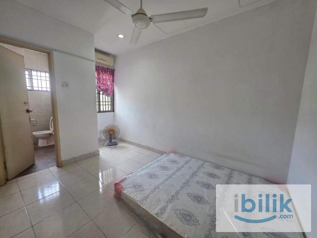 Room for rent in Petaling, Alam Impian