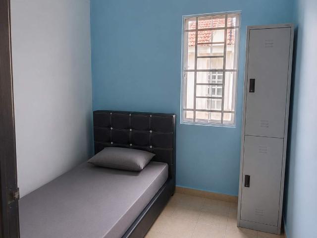 Room for rent in Sendayan Village, Negeri Sembilan