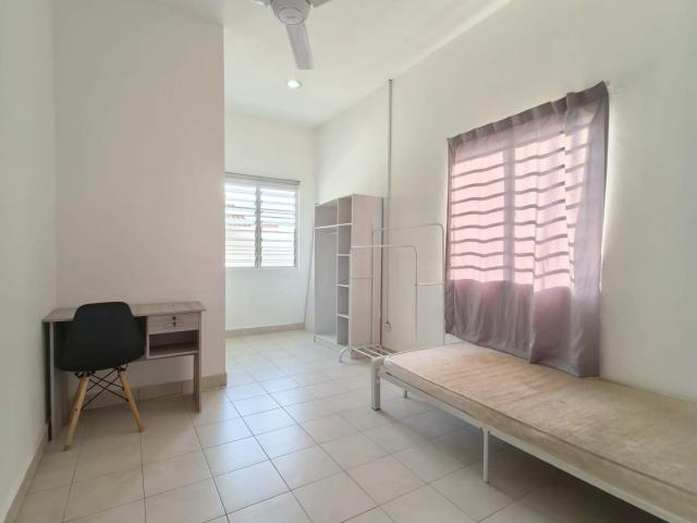 Room for rent in Petaling, Alam Impian