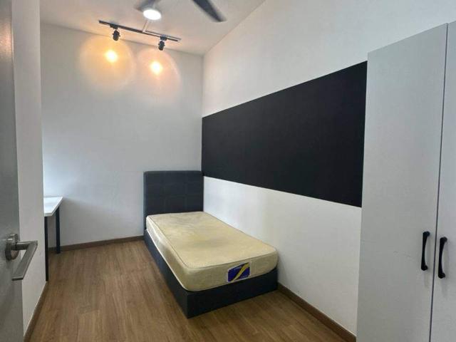 Room for rent in Petaling, Alam Impian