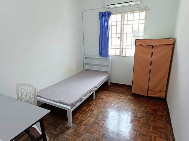 Room for rent in Petaling, Alam Impian