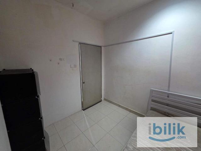 Room for rent in Petaling, Alam Impian