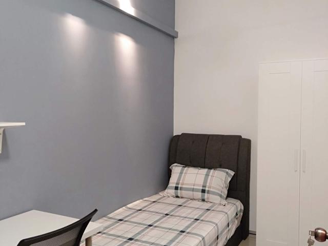 Room for rent in Petaling, Alam Impian