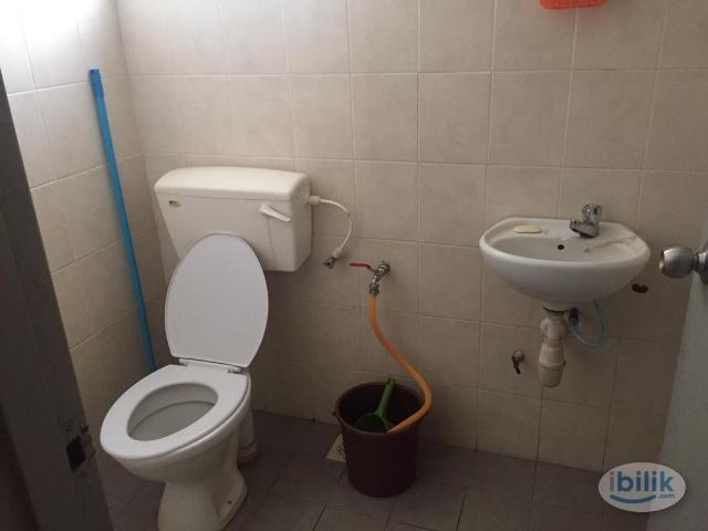 Room for rent in Petaling, Alam Impian
