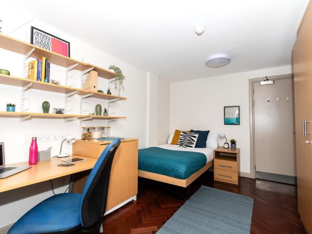 Room for rent in Holborn, Greater London